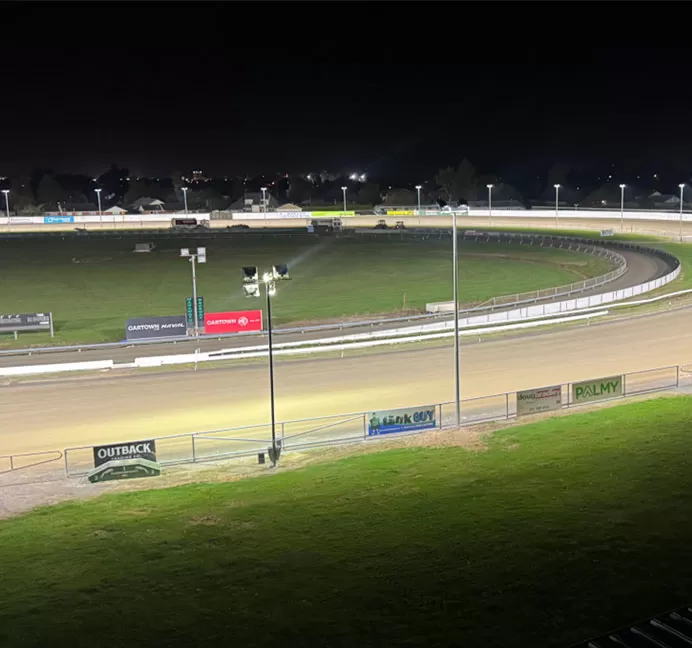 Cur Phoebus lumis Stadium elegis?